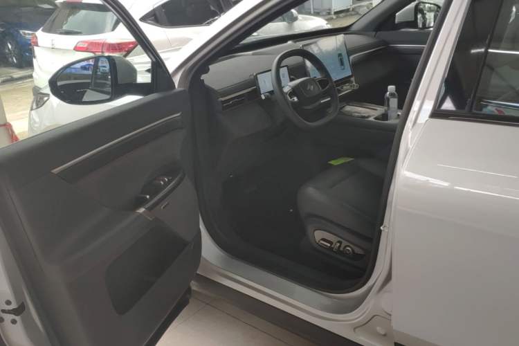 Used Dongfeng eπ eπ008 2024 636Max All-Electric Version 6 Seats Driver Seat