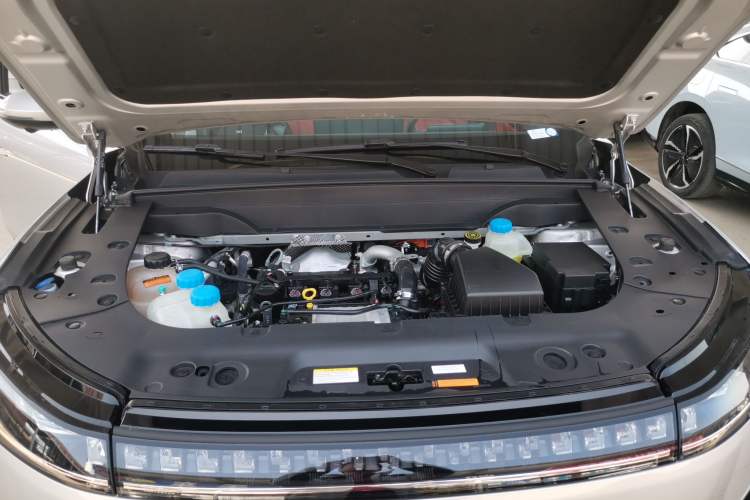 Used Dongfeng eπ eπ008 2024 210Max Range-Extended Version 6 Seats Engine Bay