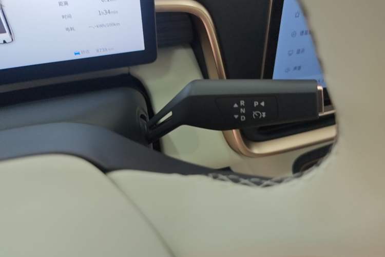 Used Dongfeng eπ eπ008 2024 636Max All-Electric Version 6 Seats Gear Lever