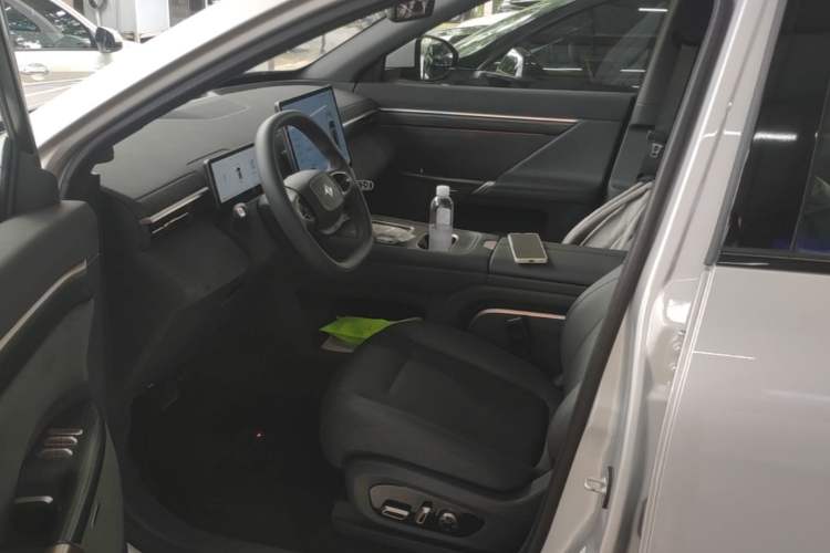 Used Dongfeng eπ eπ008 2024 636Max All-Electric Version 6 Seats Left Front Seat