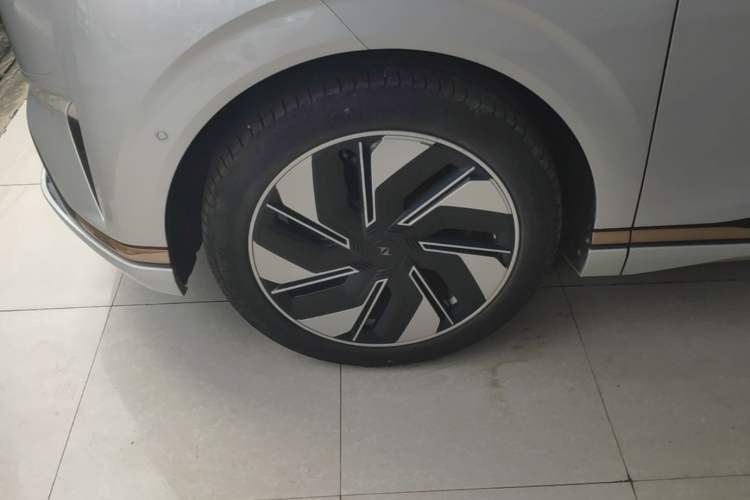 Used Dongfeng eπ eπ008 2024 636Max All-Electric Version 6 Seats Left Front Wheel Hub