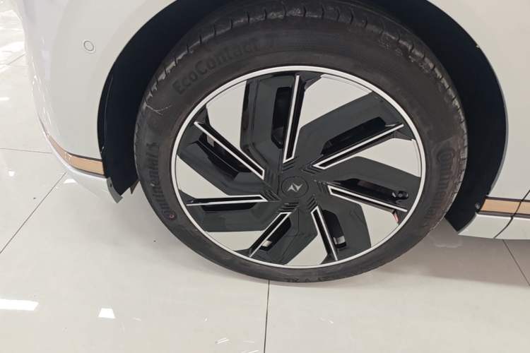 Used Dongfeng eπ eπ008 2024 636Max All-Electric Version 6 Seats Left Front Wheel Hub