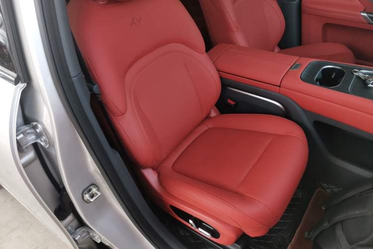 Used Dongfeng eπ eπ008 2024 210Max Range-Extended Version 6 Seats Right Front Seat