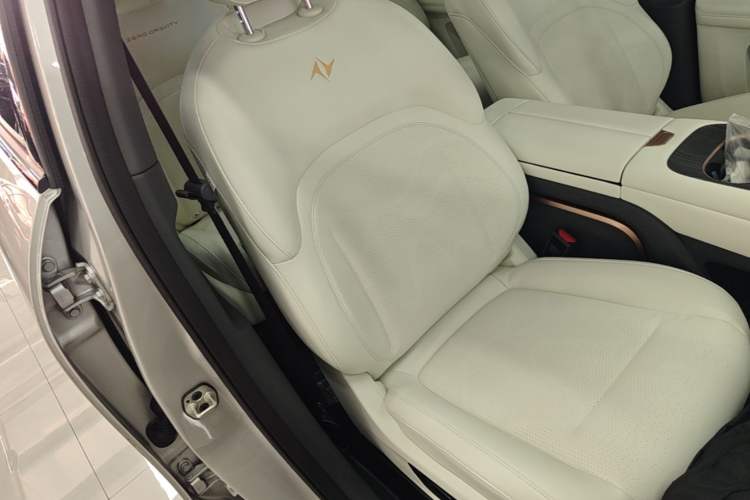 Used Dongfeng eπ eπ008 2024 636Max All-Electric Version 6 Seats Right Front Seat