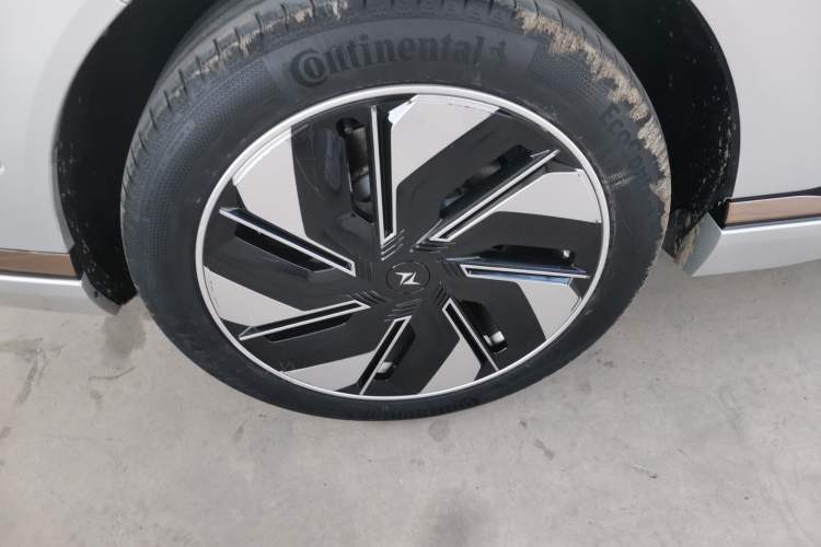 Used Dongfeng eπ eπ008 2024 210Max Range-Extended Version 6 Seats Right Rear Wheel Hub