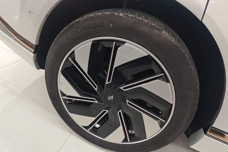 Used Dongfeng eπ eπ008 2024 636Max All-Electric Version 6 Seats Right Rear Wheel Hub