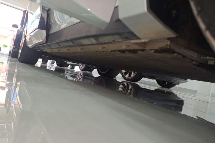 Used Dongfeng eπ eπ008 2024 636Max All-Electric Version 6 Seats Right Side Sill