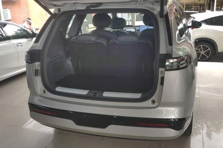 Used Dongfeng eπ eπ008 2024 636Max All-Electric Version 6 Seats Trunk