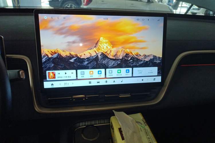 Used Dongfeng eπ eπ008 2024 210Max Range-Extended Version 6 Seats Audio And AC Panel