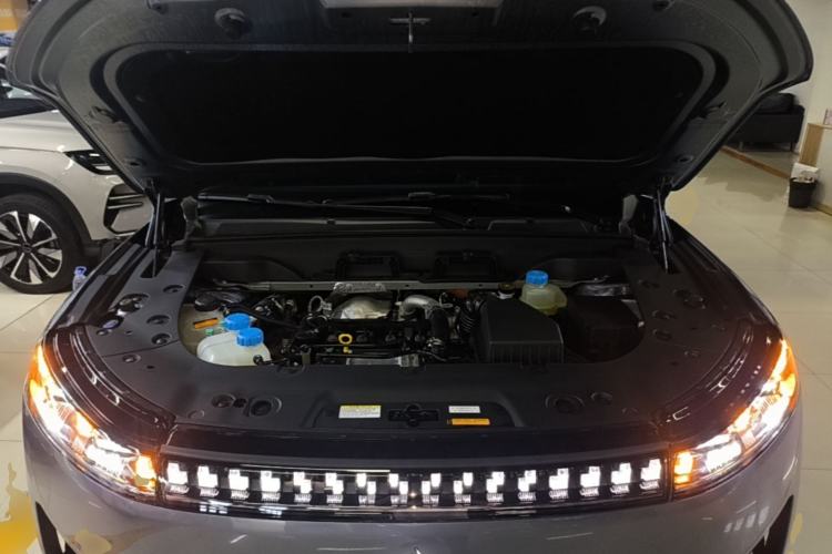 Used Dongfeng eπ eπ008 2024 210Max Range-Extended Version 6 Seats Engine Bay