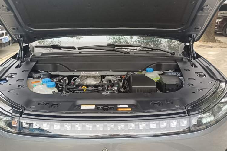 Used Dongfeng eπ eπ008 2024 210Max Range-Extended Version 6 Seats Engine Bay
