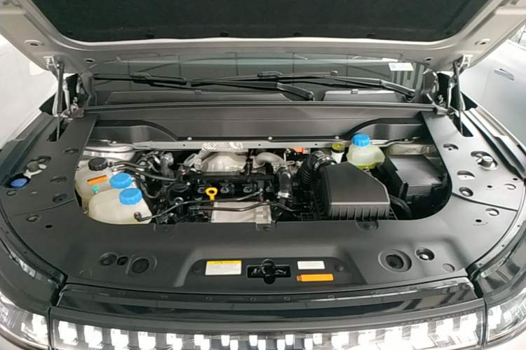Used Dongfeng eπ eπ008 2024 210Max Range-Extended Version 6 Seats Engine Bay