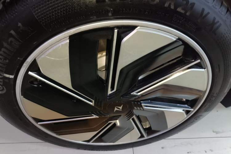 Used Dongfeng eπ eπ008 2024 210Max Range-Extended Version 6 Seats Exterior 5