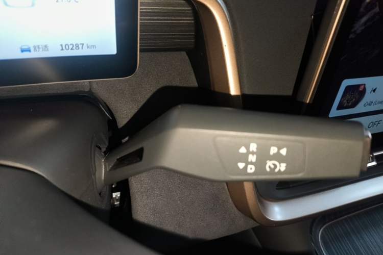 Used Dongfeng eπ eπ008 2024 210Max Range-Extended Version 6 Seats Gear Lever