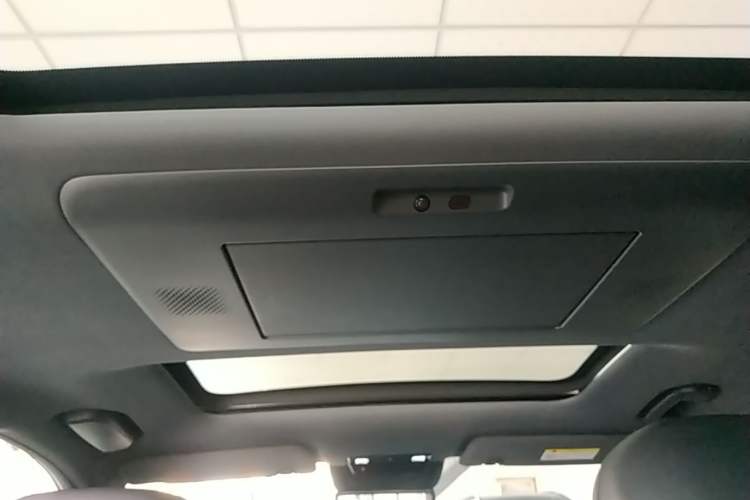 Used Dongfeng eπ eπ008 2024 210Max Range-Extended Version 6 Seats Headliner