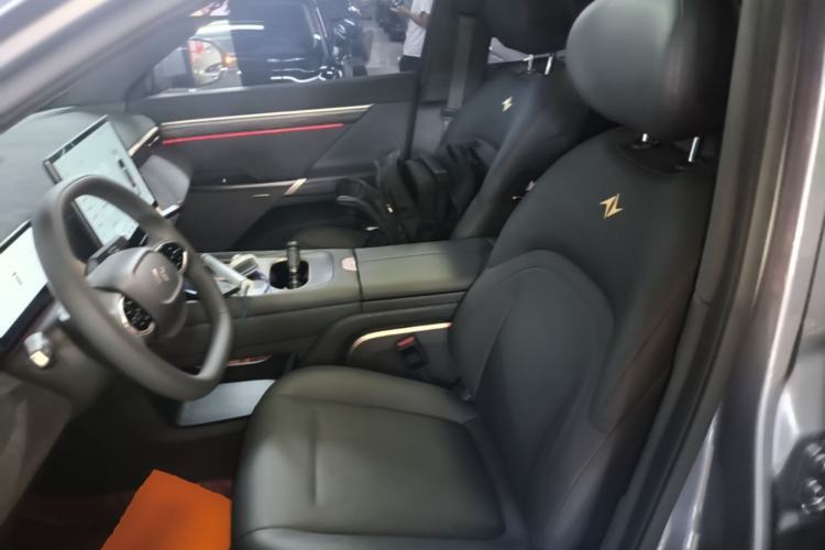 Used Dongfeng eπ eπ008 2024 210Max Range-Extended Version 6 Seats Left Front Seat