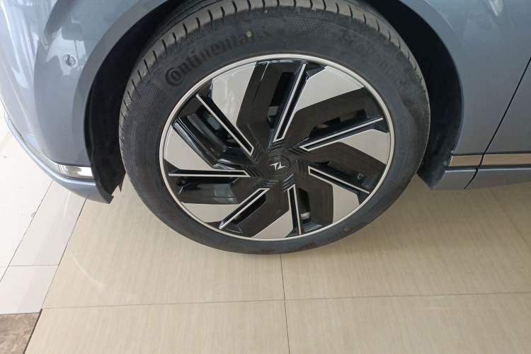 Used Dongfeng eπ eπ008 2024 210Max Range-Extended Version 6 Seats Left Front Wheel Hub