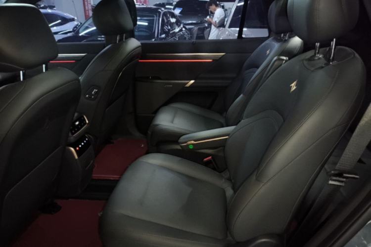 Used Dongfeng eπ eπ008 2024 210Max Range-Extended Version 6 Seats Left Rear Seat