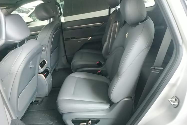 Used Dongfeng eπ eπ008 2024 210Max Range-Extended Version 6 Seats Left Rear Seat