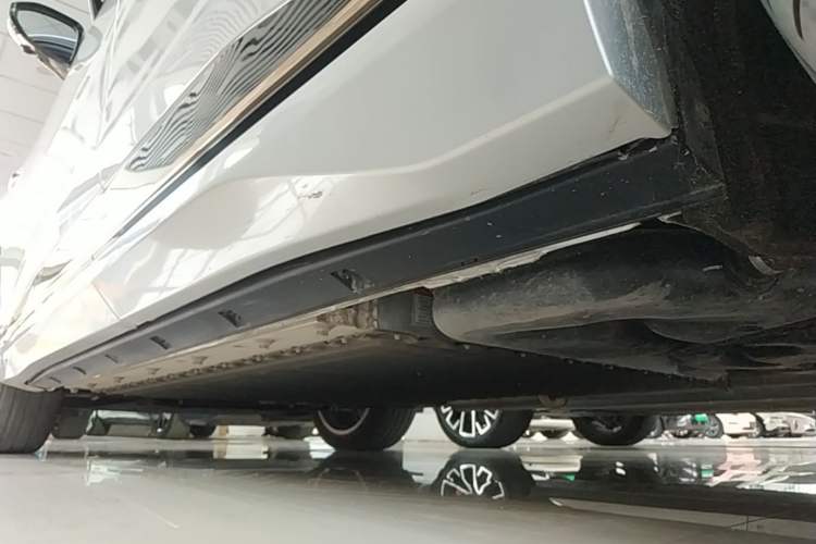 Used Dongfeng eπ eπ008 2024 210Max Range-Extended Version 6 Seats Left Side Sill
