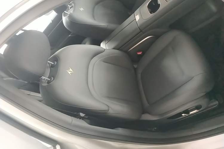 Used Dongfeng eπ eπ008 2024 210Max Range-Extended Version 6 Seats Right Front Seat