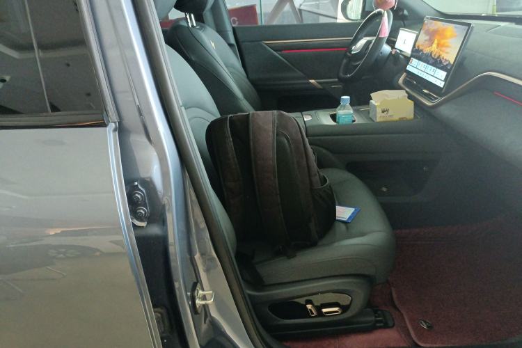 Used Dongfeng eπ eπ008 2024 210Max Range-Extended Version 6 Seats Right Front Seat