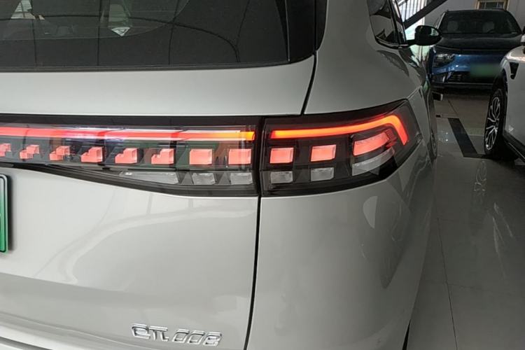 Used Dongfeng eπ eπ008 2024 210Max Range-Extended Version 6 Seats Right Rear Taillight