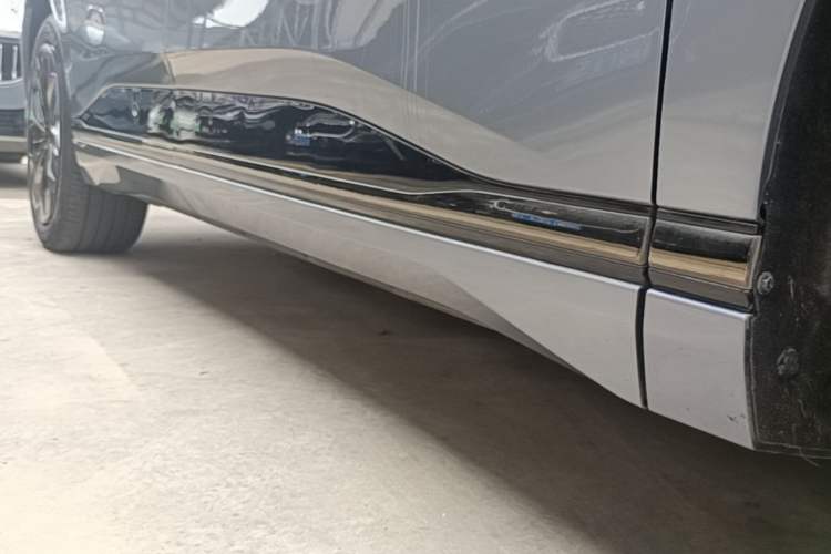Used Dongfeng eπ eπ008 2024 210Max Range-Extended Version 6 Seats Right Side Sill