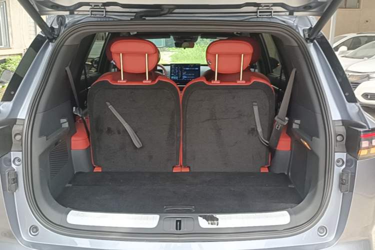 Used Dongfeng eπ eπ008 2024 210Max Range-Extended Version 6 Seats Trunk