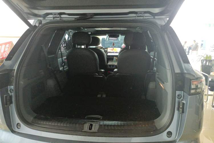 Used Dongfeng eπ eπ008 2024 210Max Range-Extended Version 6 Seats Trunk