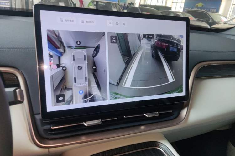 Used Dongfeng eπ eπ008 2024 636Max All-Electric Version 6 Seats Audio And AC Panel