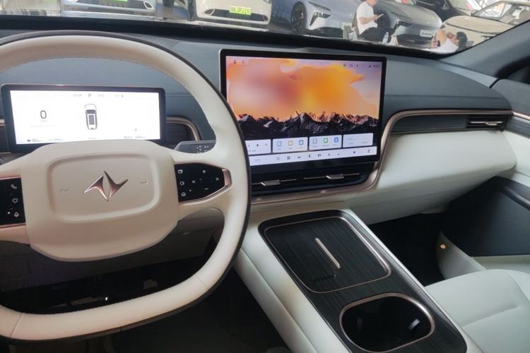 Used Dongfeng eπ eπ008 2024 636Max All-Electric Version 6 Seats Center Console