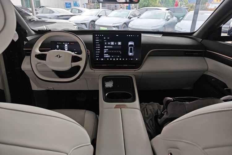 Used Dongfeng eπ eπ008 2024 636Max All-Electric Version 6 Seats Center Console