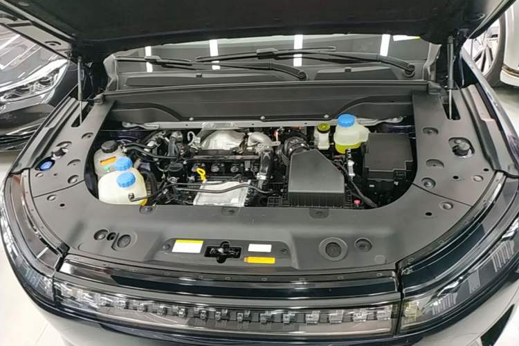 Used Dongfeng eπ eπ008 2024 210Max Range-Extended Version 6 Seats Engine Bay