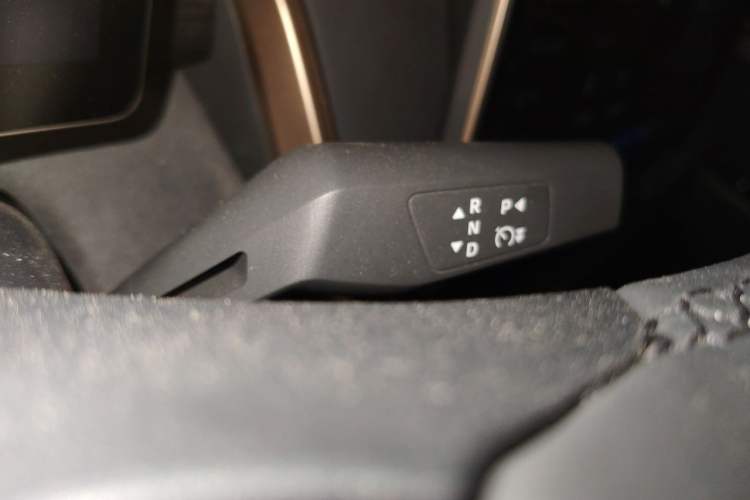 Used Dongfeng eπ eπ008 2024 636Max All-Electric Version 6 Seats Gear Lever