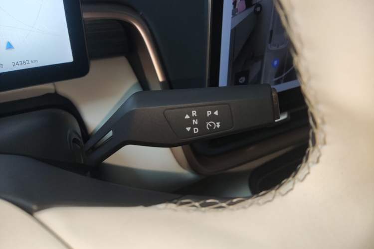 Used Dongfeng eπ eπ008 2024 636Max All-Electric Version 6 Seats Gear Lever