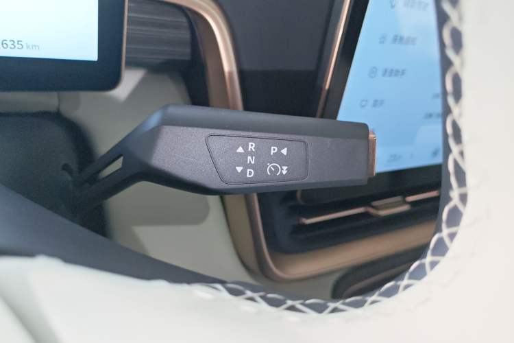 Used Dongfeng eπ eπ008 2024 636Max All-Electric Version 6 Seats Gear Lever