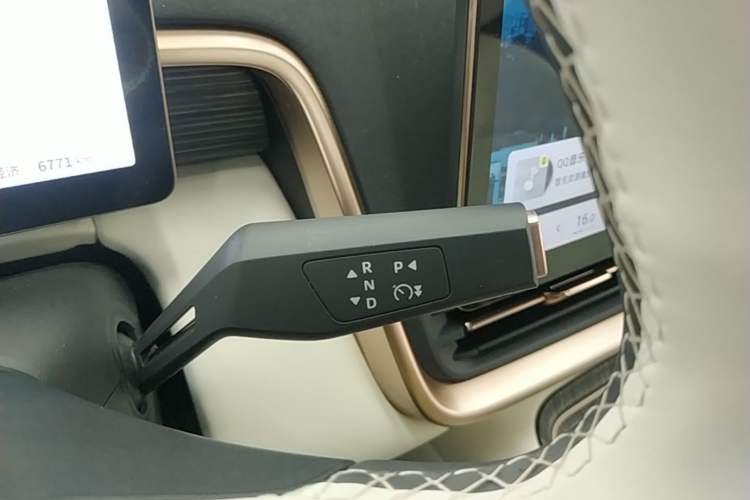 Used Dongfeng eπ eπ008 2024 210Max Range-Extended Version 6 Seats Gear Lever