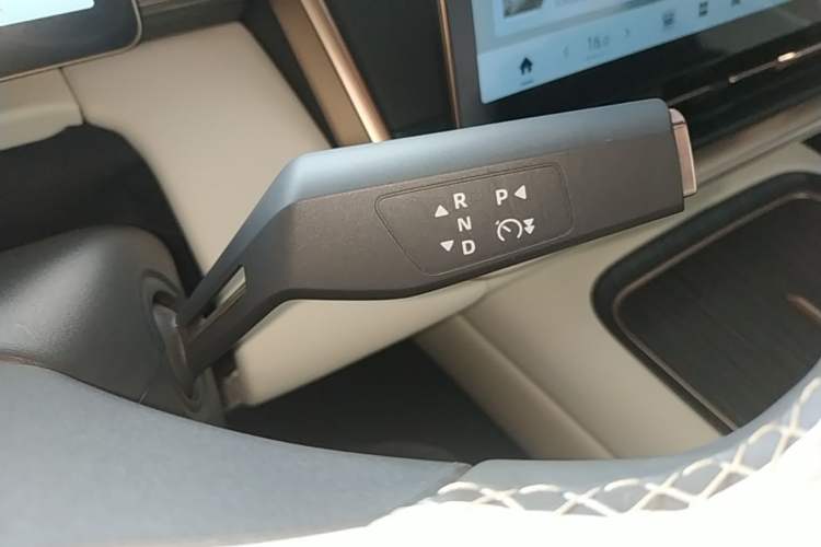 Used Dongfeng eπ eπ008 2024 636Max All-Electric Version 6 Seats Gear Lever
