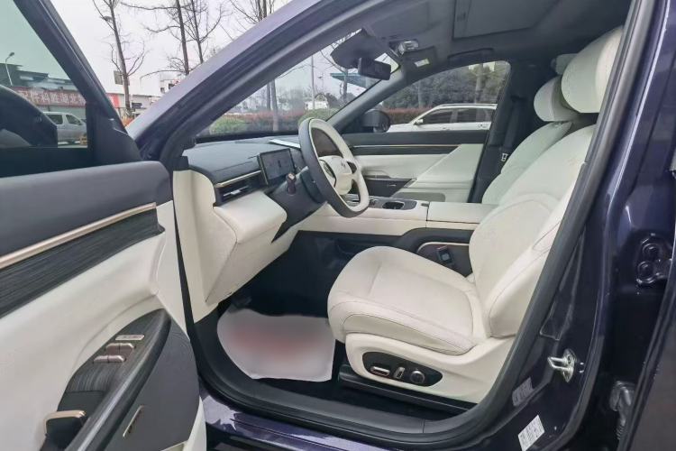 Used Dongfeng eπ eπ008 2024 636Max All-Electric Version 6 Seats Interior 1