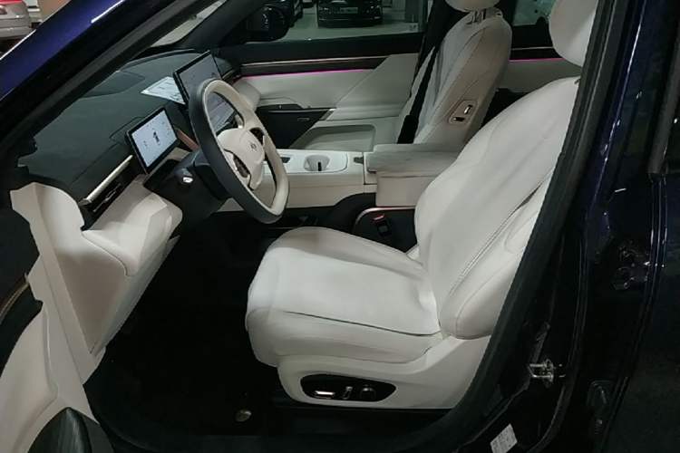 Used Dongfeng eπ eπ008 2024 636Max All-Electric Version 6 Seats Left Front Seat