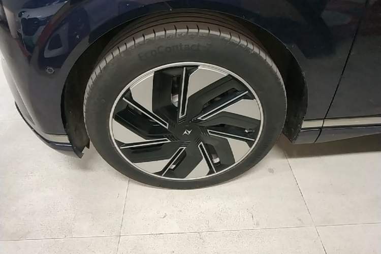 Used Dongfeng eπ eπ008 2024 636Max All-Electric Version 6 Seats Left Front Wheel Hub
