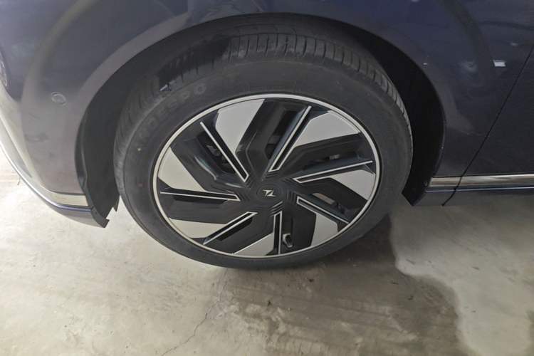 Used Dongfeng eπ eπ008 2024 636Max All-Electric Version 6 Seats Left Front Wheel Hub