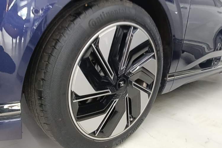 Used Dongfeng eπ eπ008 2024 210Max Range-Extended Version 6 Seats Left Front Wheel Hub