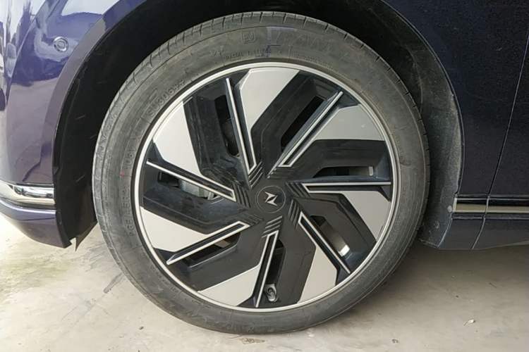 Used Dongfeng eπ eπ008 2024 636Max All-Electric Version 6 Seats Left Front Wheel Hub