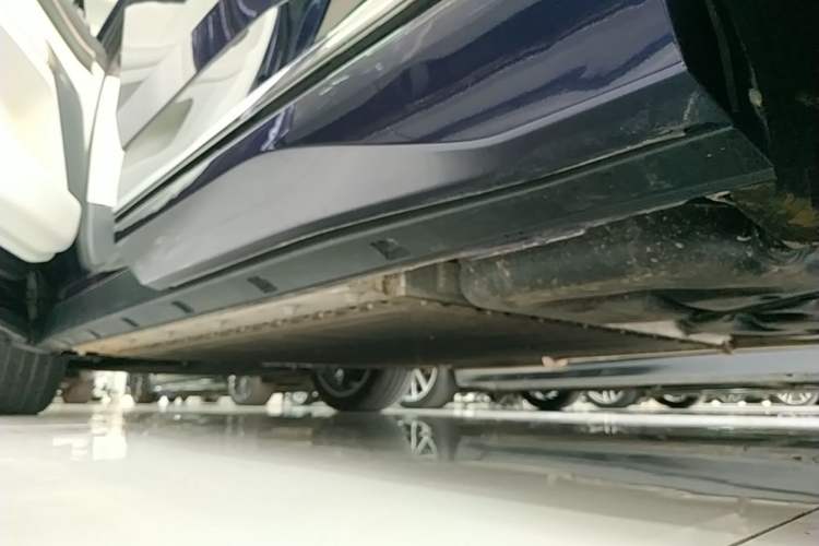 Used Dongfeng eπ eπ008 2024 210Max Range-Extended Version 6 Seats Left Side Sill