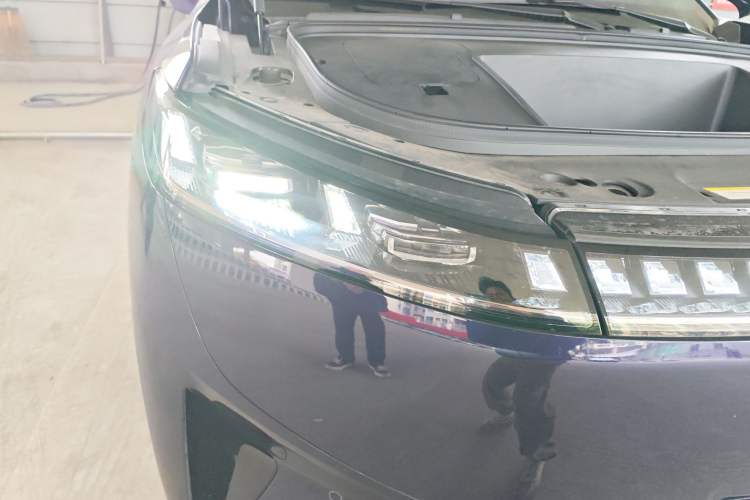 Used Dongfeng eπ eπ008 2024 636Max All-Electric Version 6 Seats Right Front Headlight