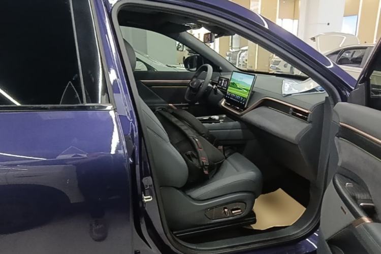 Used Dongfeng eπ eπ008 2024 210Max Range-Extended Version 6 Seats Right Front Seat