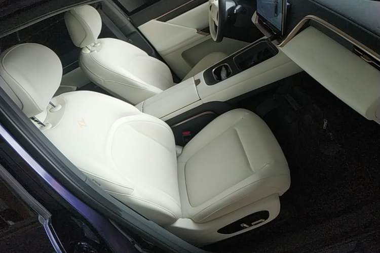 Used Dongfeng eπ eπ008 2024 636Max All-Electric Version 6 Seats Right Front Seat