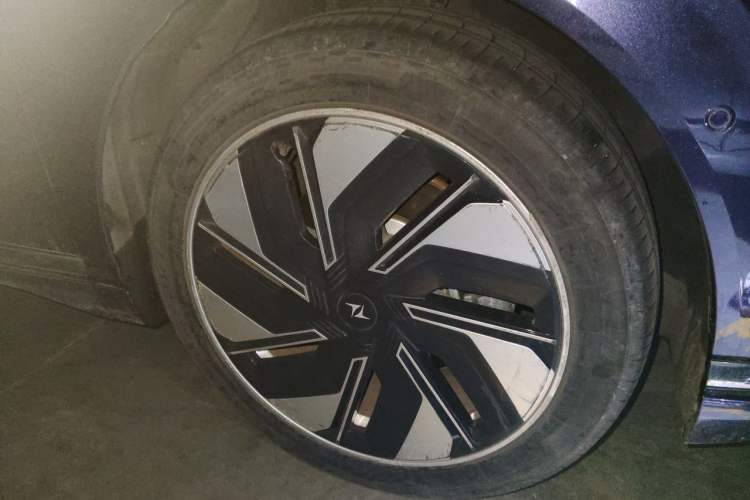Used Dongfeng eπ eπ008 2024 636Max All-Electric Version 6 Seats Right Front Wheel Hub